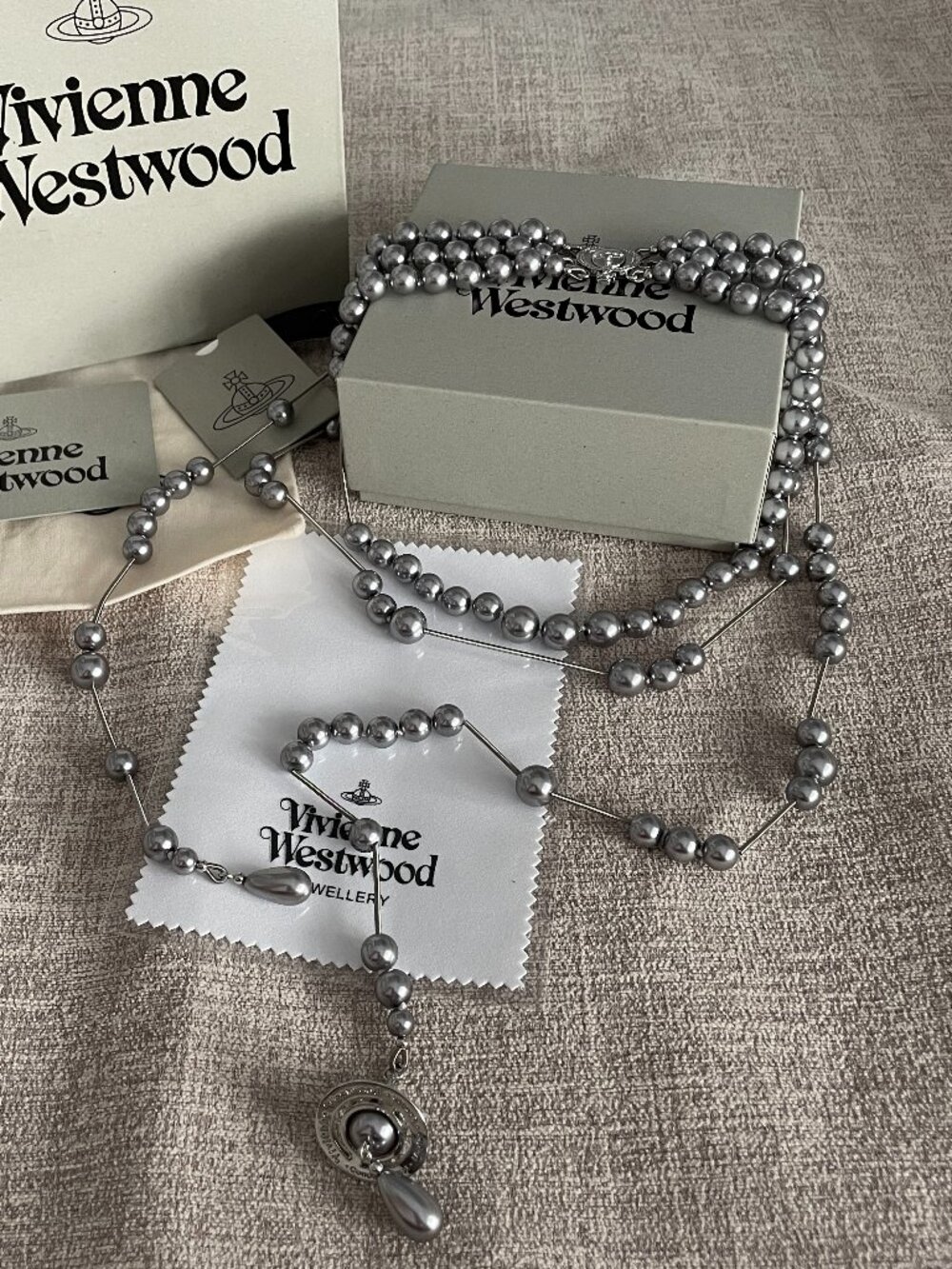 Vivienne ✨Westwood Irregular Three Row Pearl Bas Relief Choker in Silver🎊 Grey